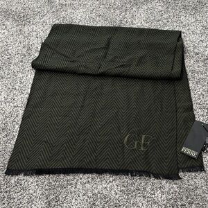 NWT Gianfranco Ferre Wool Silk Blend Wrap Chevron Print Scarf